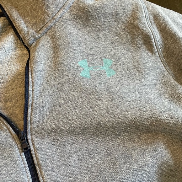 Under Armour 1/2 zip pullover, size medium. Heathered Navy almost gray color. - Picture 2 of 5